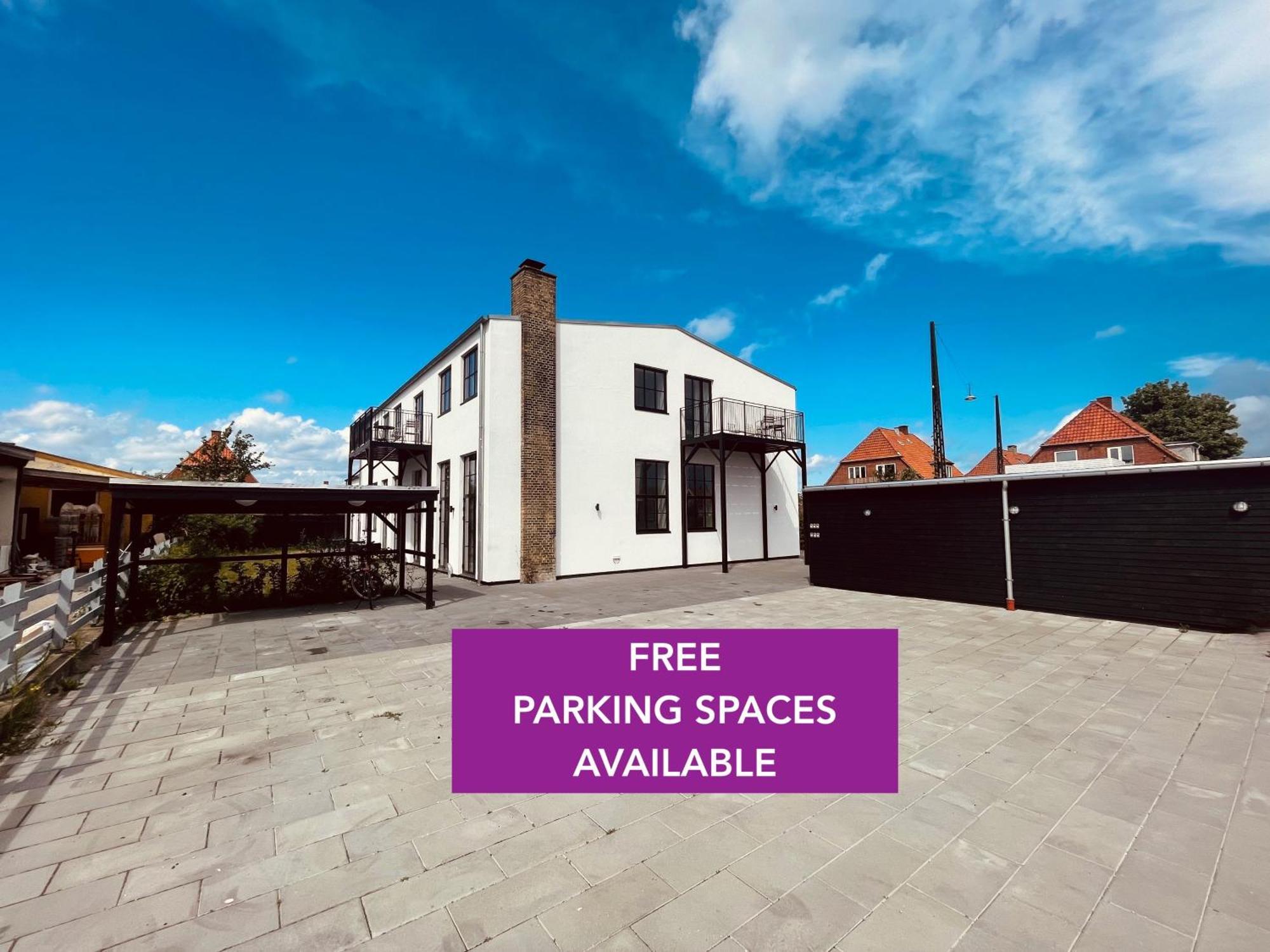 Lejlighed Cozy And Bright With Private Car Park *